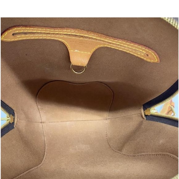 WOW POSHMARK Authentic Louis Vuitton Backpack = Festivals Concerts Pro Games! - Picture 15 of 16